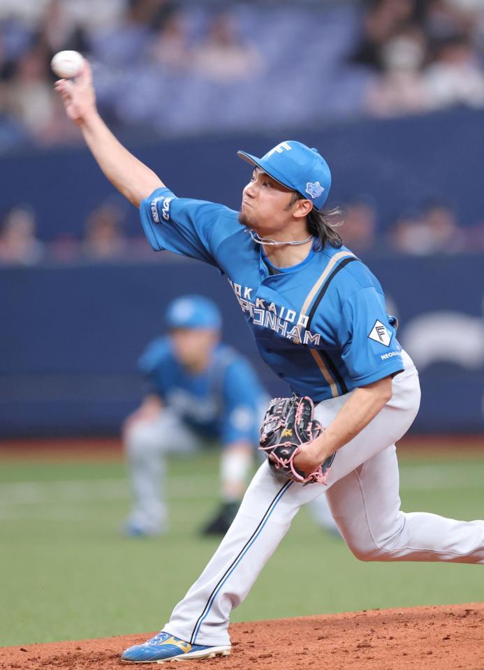 オリックス打線を相手に力投する伊藤（撮影・立川洋一郎）