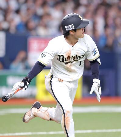 ５回、勝ち越しとなる２点適時二塁打を放つ太田（撮影・立川洋一郎）