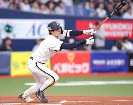 １回、右翼線へ先制の適時二塁打を放つ太田（撮影・立川洋一郎）