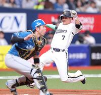 ５回、太田の２点適時二塁打で勝ち越しとなる生還をする西川（撮影・立川洋一郎）