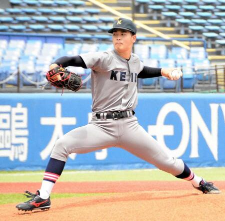 　力投する慶大・渡辺和