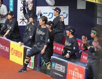 １回、来田の２点適時打で盛り上がるオリックスベンチ（撮影・坂部計介）