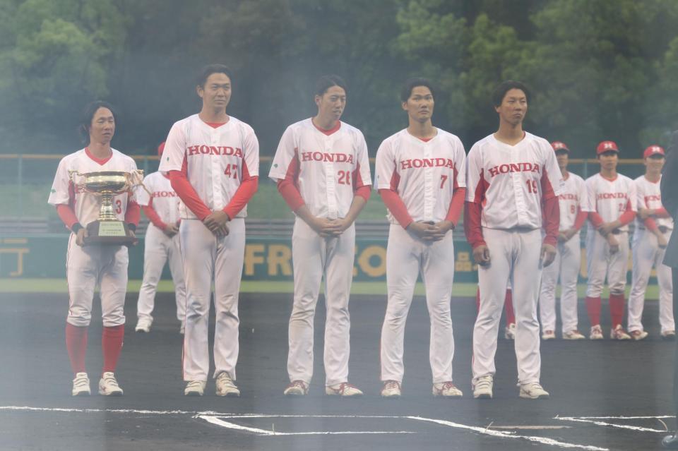 表彰を受けたホンダの選手たち