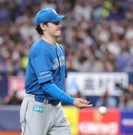 　４回、降板する有原（撮影・坂部計介）