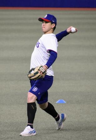 　１軍の投手練習に合流した中西＝バンテリンドーム