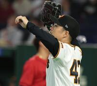 ３回、坂倉に適時二塁打を浴びた則本（撮影・佐々木彰尚）