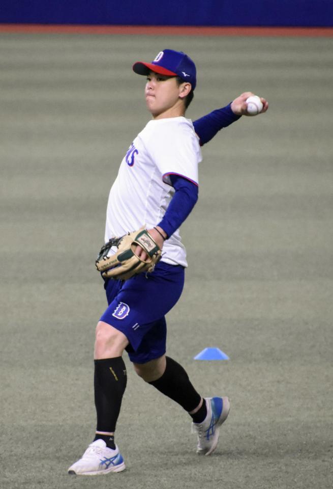 　１軍の投手練習に合流した中西＝バンテリンドーム