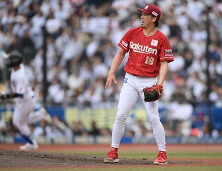 ４回、井上（左後方）に勝ち越しの左越えソロを打たれた前田健（撮影・開出牧）