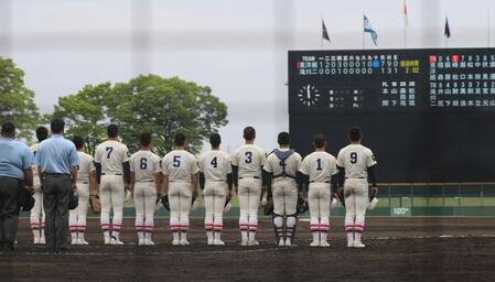 勝利した東洋大姫路ナイン