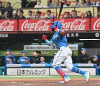 ４回、セカンドフライに打ち取られるカストロ（撮影・持木克友）