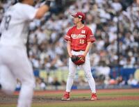 ４回、井上（手前）に勝ち越しの左越えソロを打たれた前田健（撮影・開出牧）