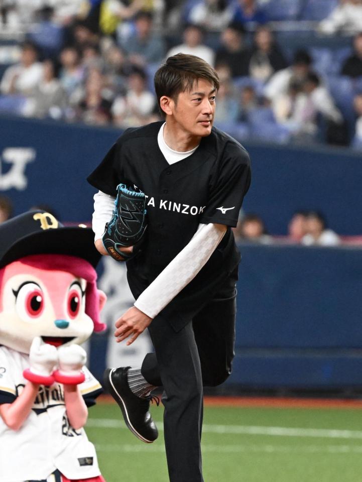 セレモニアルピッチを務める能見篤史氏