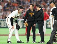 ６回、足を痛めたウィットリー（撮影・佐々木彰尚）