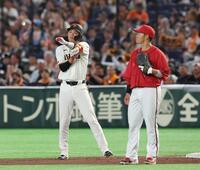 ２回、左前打で出塁した坂本（撮影・佐々木彰尚）