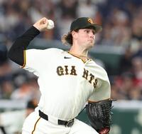 広島打線相手に力投するウィットリー（撮影・佐々木彰尚）