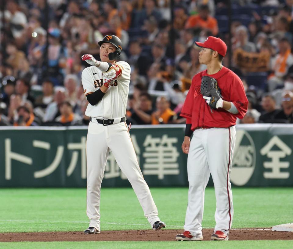 ２回、左前打で出塁した坂本（撮影・佐々木彰尚）