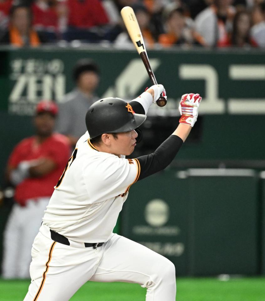 ２回、坂本が左前打を放つ