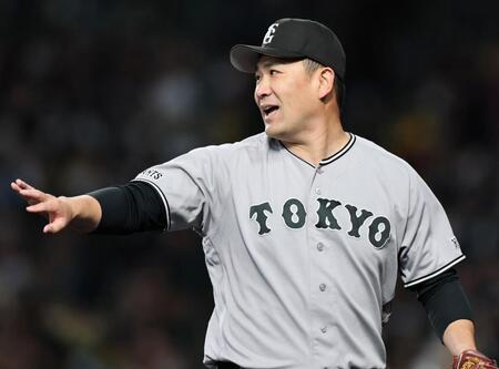 ２回、阪神打線を無失点に抑え野手陣を迎える田中将（撮影・田中太一）