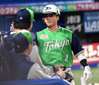５回、丸山和は右越えに２号ソロを放つ（撮影・佐藤厚）
