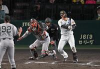 ９回、大山が空振り三振に倒れゲームセット（撮影・飯室逸平）
