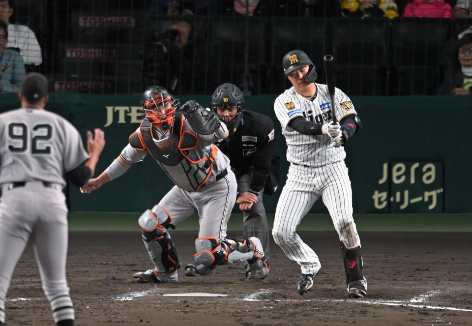 ９回、大山が空振り三振に倒れゲームセット（撮影・飯室逸平）