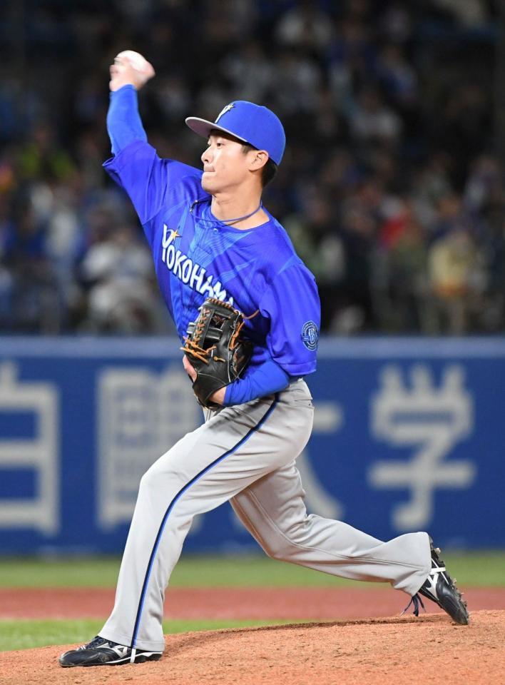 ８回裏、５番手で登板した柴田（撮影・佐藤厚）