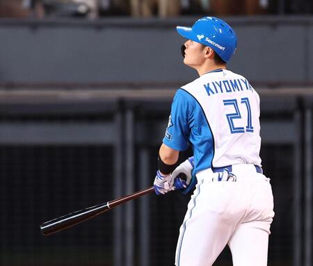 １回、２ランを放つ清宮幸（撮影・中島達哉）
