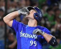 ６回、ヒュンメルはバックスクリーンに逆転３ランを放つ（撮影・佐藤厚）