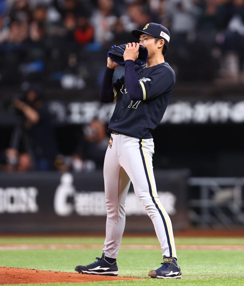 ３回、カストロに逆転３ランを許した曽谷（撮影・中島達哉）