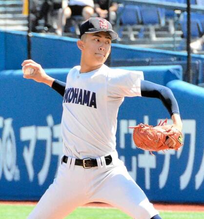 　完投勝利を挙げた横浜・織田（撮影・和泉玲香）