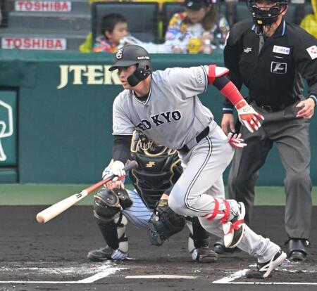 ２回、右前打を放つ増田陸（撮影・飯室逸平）