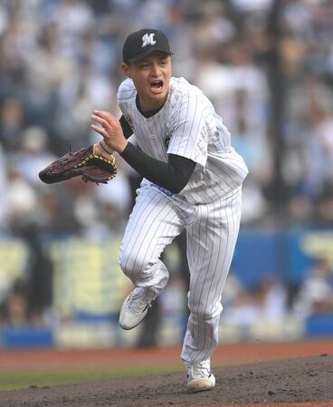 ７回、平沢を一ゴロに打ち取りベースカバーに走る毛利（撮影・開出牧）