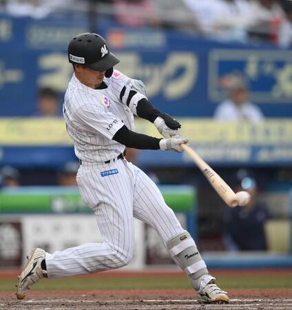 ３回、左前適時打を放つ友杉（撮影・開出牧）