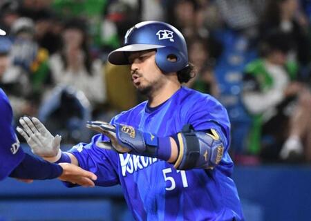 ５回、宮崎は左越えに２号ソロを放つ（撮影・佐藤厚）