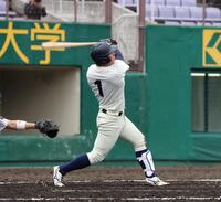 三回に通算10号の３ランを放った春山