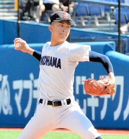　完投勝利を挙げた横浜・織田（撮影・和泉玲香）