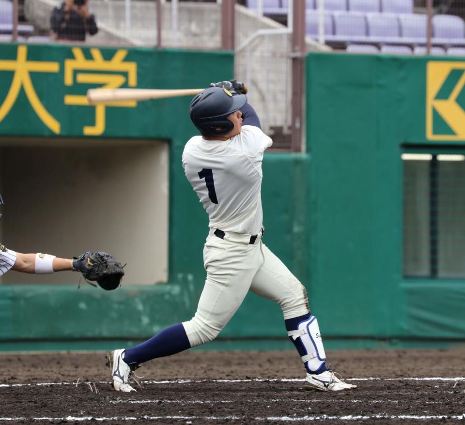 三回に通算10号の３ランを放った春山