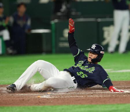 ５回、内山の適時打で二走・鈴木が生還（撮影・金田祐二）