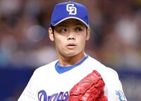 広島商ナイン新調ユニで入場行進 伝統校復活にスタンドから拍手喝采