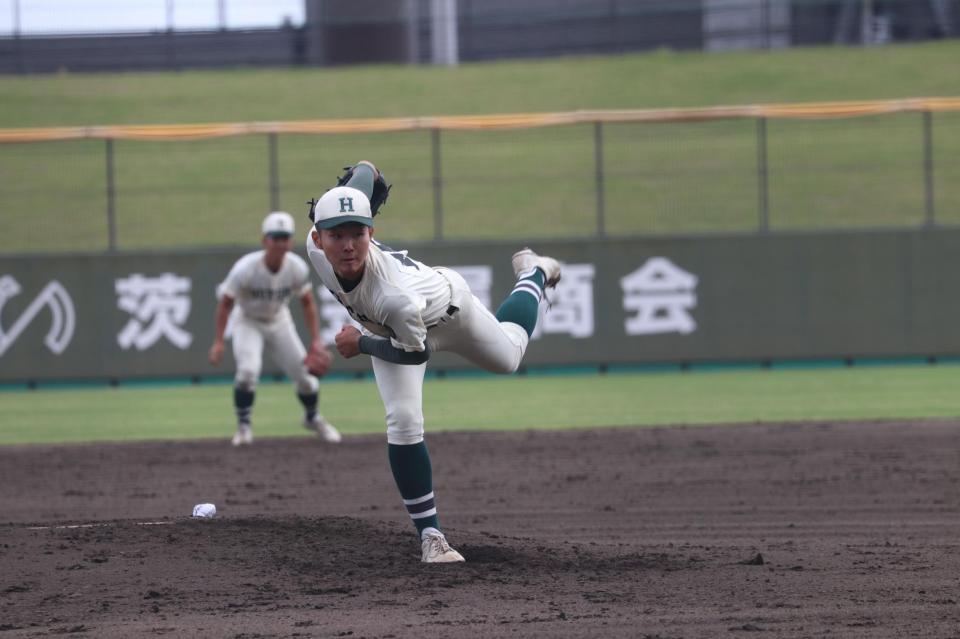 ３安打１失点完投した報徳・沢田