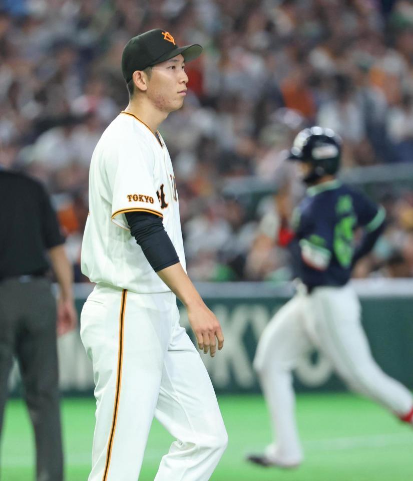 ３回、鈴木叶（奥）に先制３ランを浴びた戸郷
