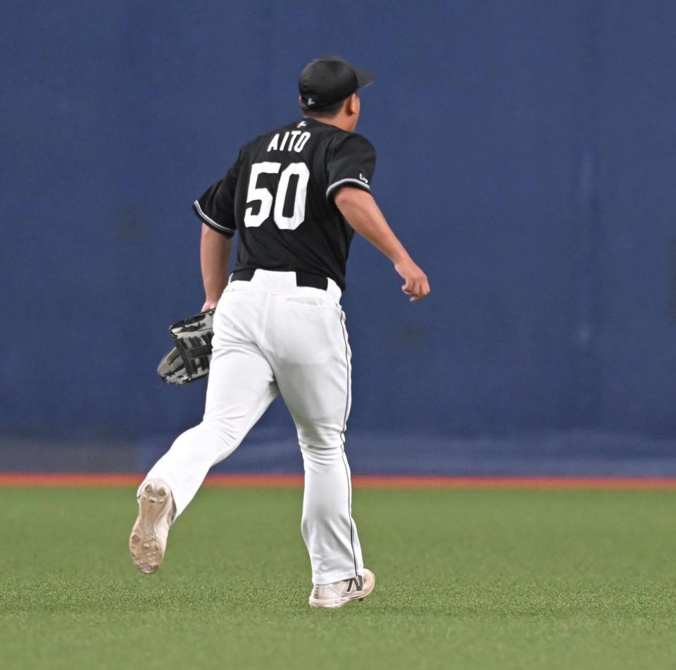 ６回、西川の打球を後逸する愛斗（撮影・飯室逸平）
