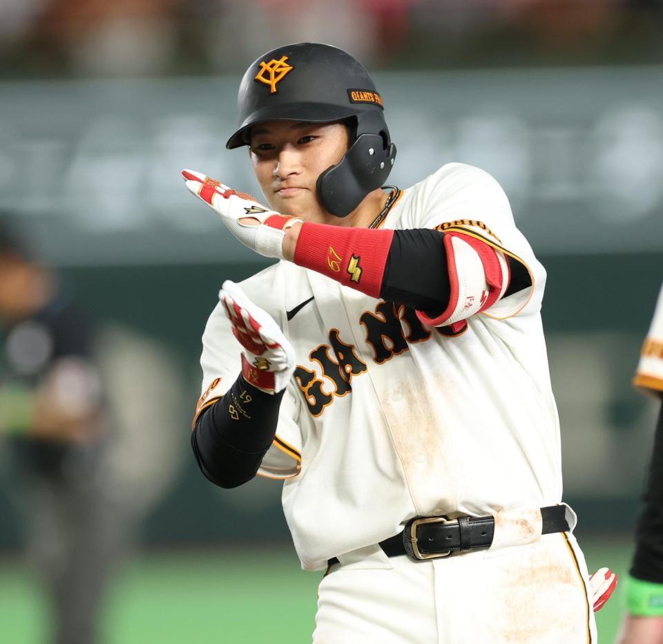４回、左前適時打を放った増田陸（撮影・金田祐二）