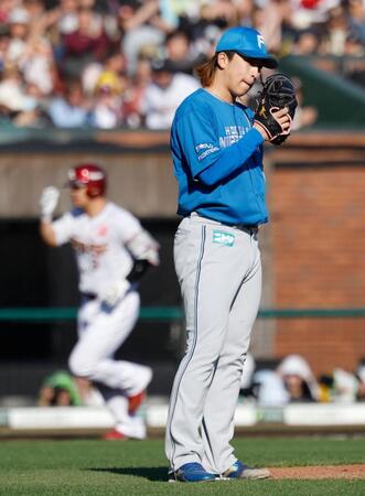 ７回、浅村（奥）に逆転２ランを浴びた・細野。８回３失点で２敗目を喫した