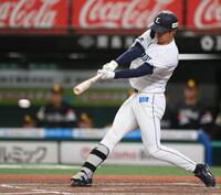 ２回、右前打を放つ石井（撮影・開出牧）