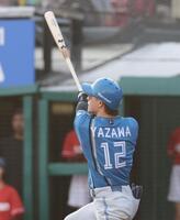 ９回、右越え２ランを放つ矢沢（撮影・西岡正）