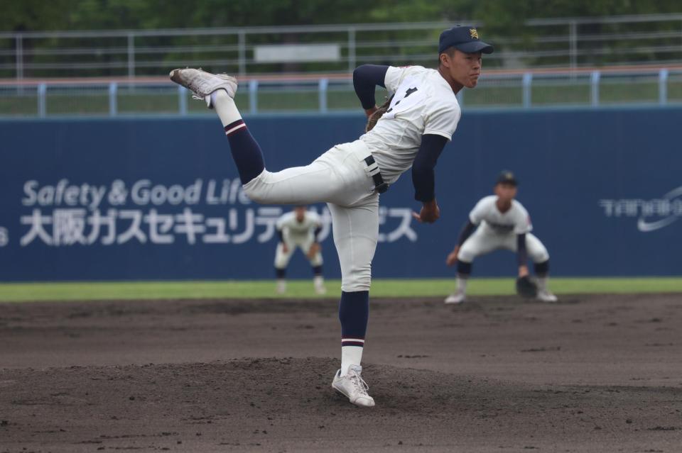 ８回１／３を１２安打１１奪三振２失点だった浅岡