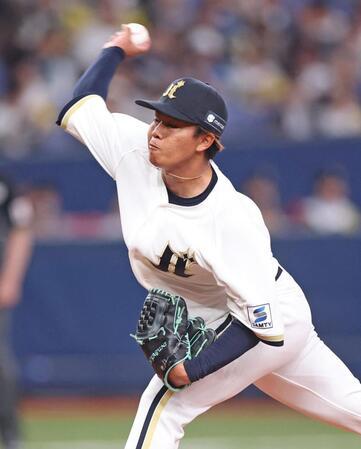 ２回、力投する先発投手の宮国（撮影・中田匡峻）