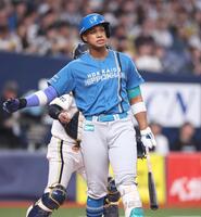 ２回、空振り三振に倒れた万波（撮影・中田匡峻）