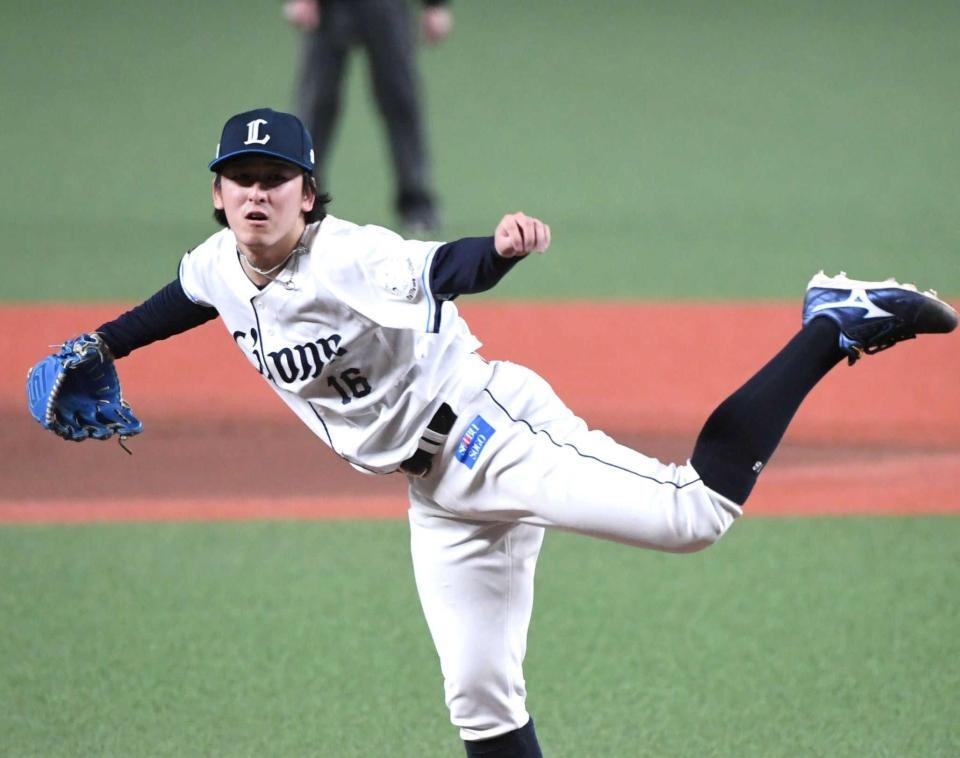 　楽天打線を相手に力投する隅田（撮影・佐藤厚）